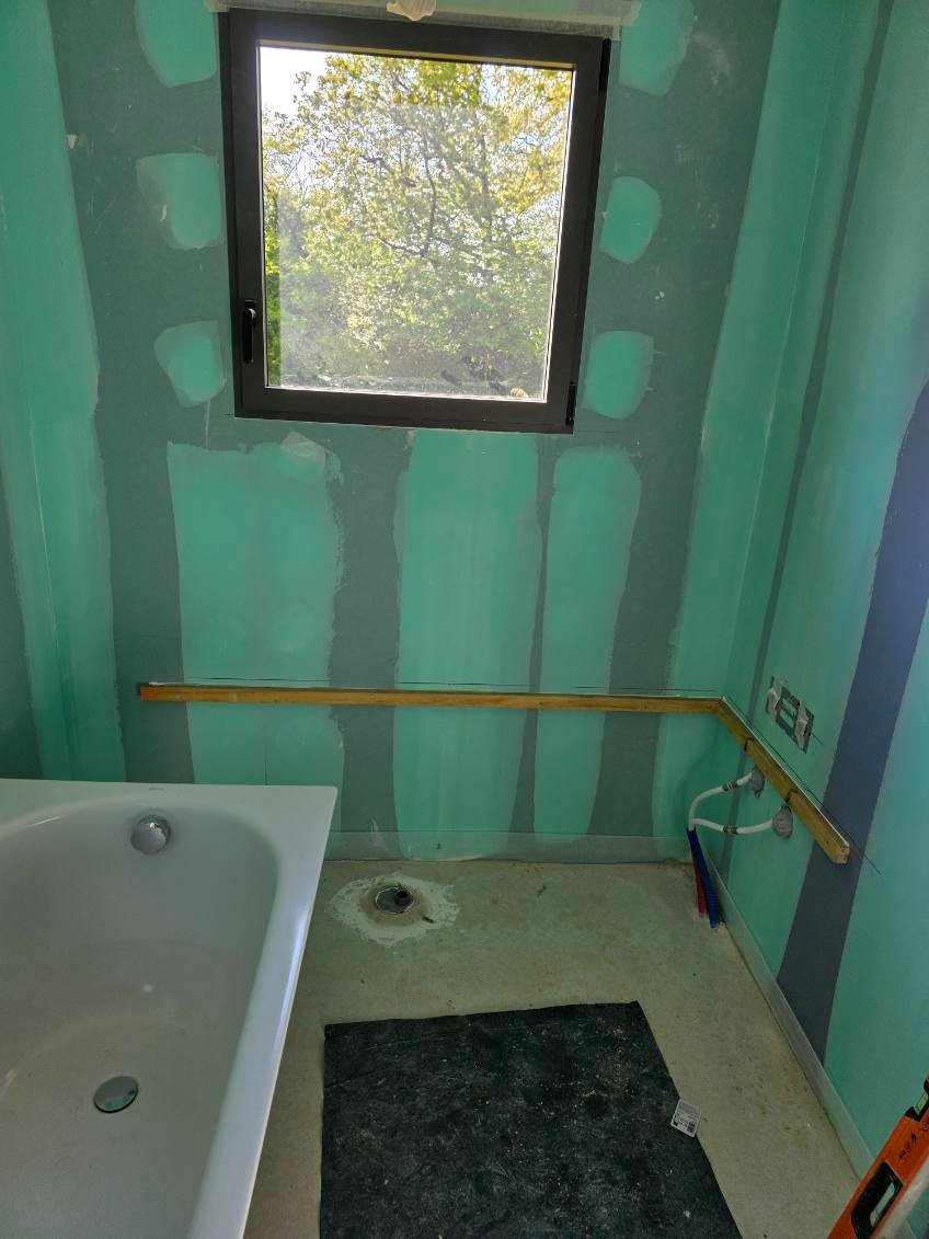 Salle de bain en cours de rénovation — photo de chantier