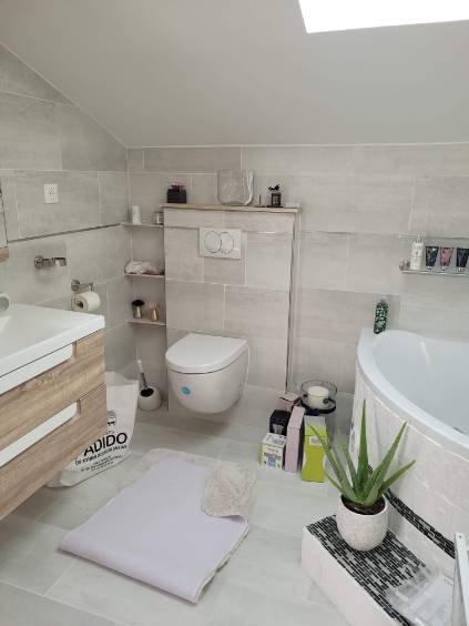 Salle de bain rénovée – vue baignoire — photo de chantier