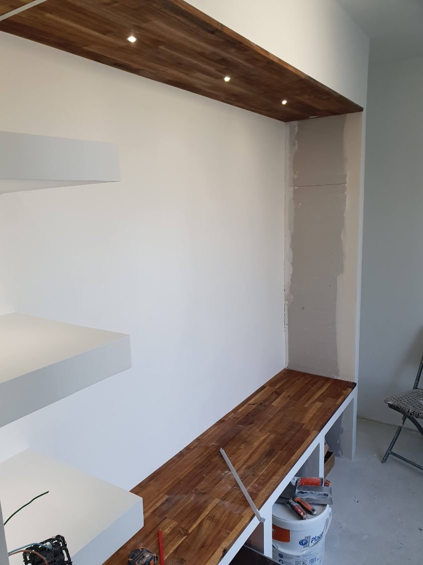 Aménagement bois et niches murales — photo de chantier